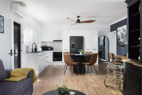 Little Beach Boutique Apartment Whole Property
